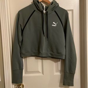 PUMA Women’s cropped hoodie